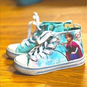 Disney Frozen Elza and Anna Converse Keds Chucks Sz 26(8)
Almost like new.